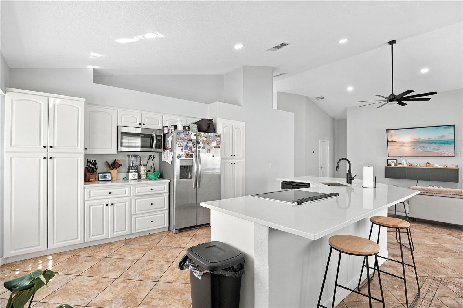 101 N ABERDEEN CIR