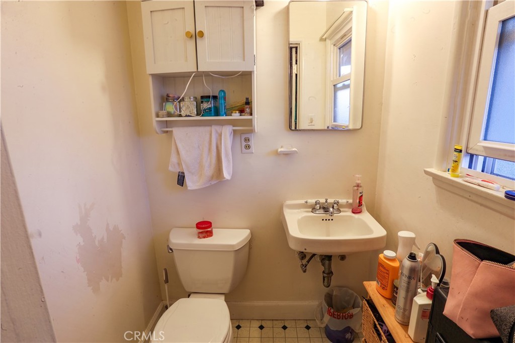 1821 W Alisal Street