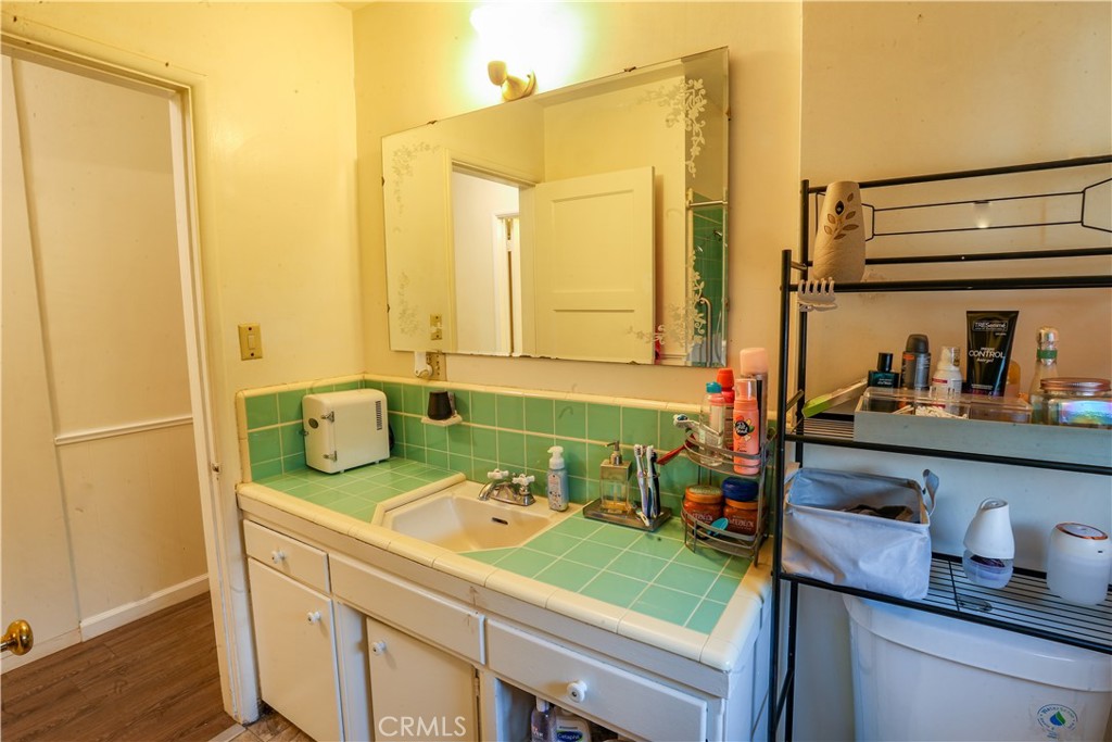 1821 W Alisal Street