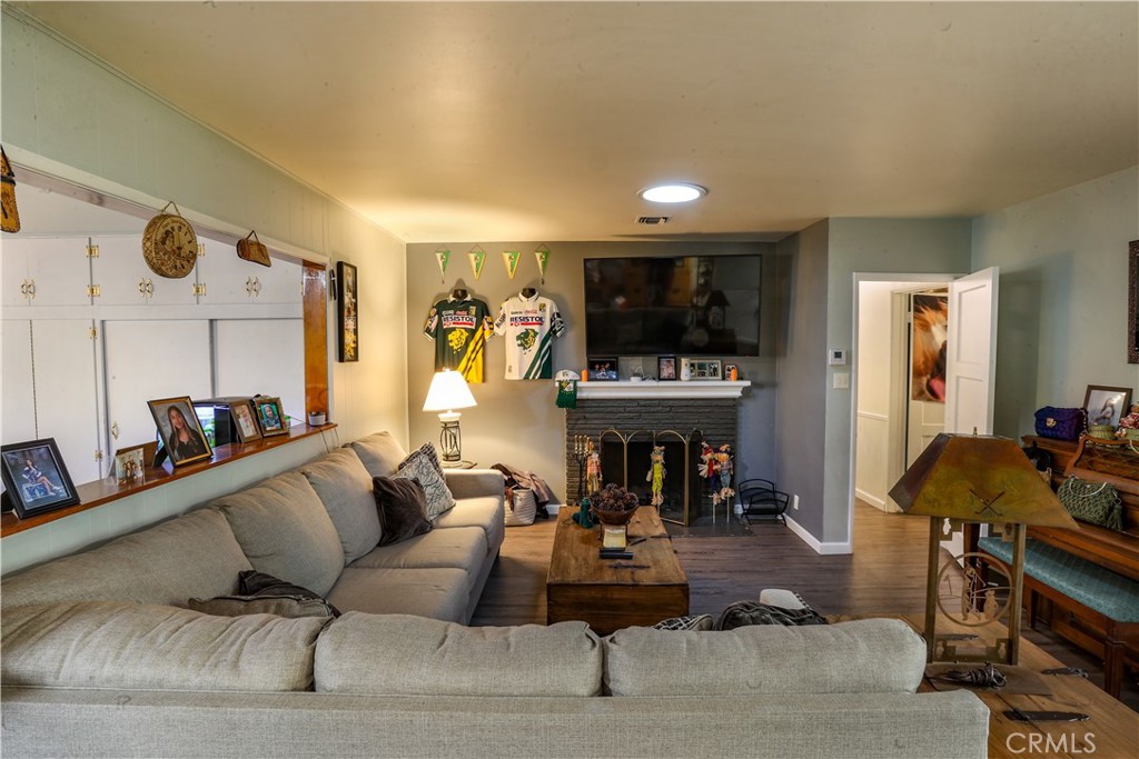 1821 W Alisal Street