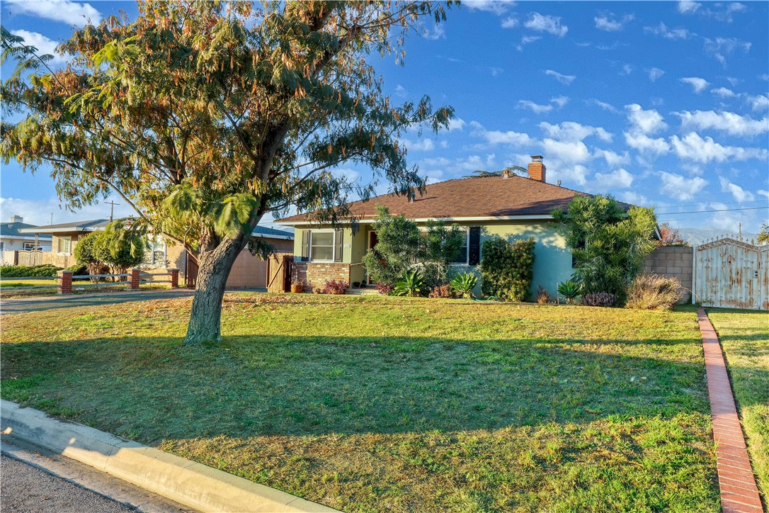 1821 W Alisal Street