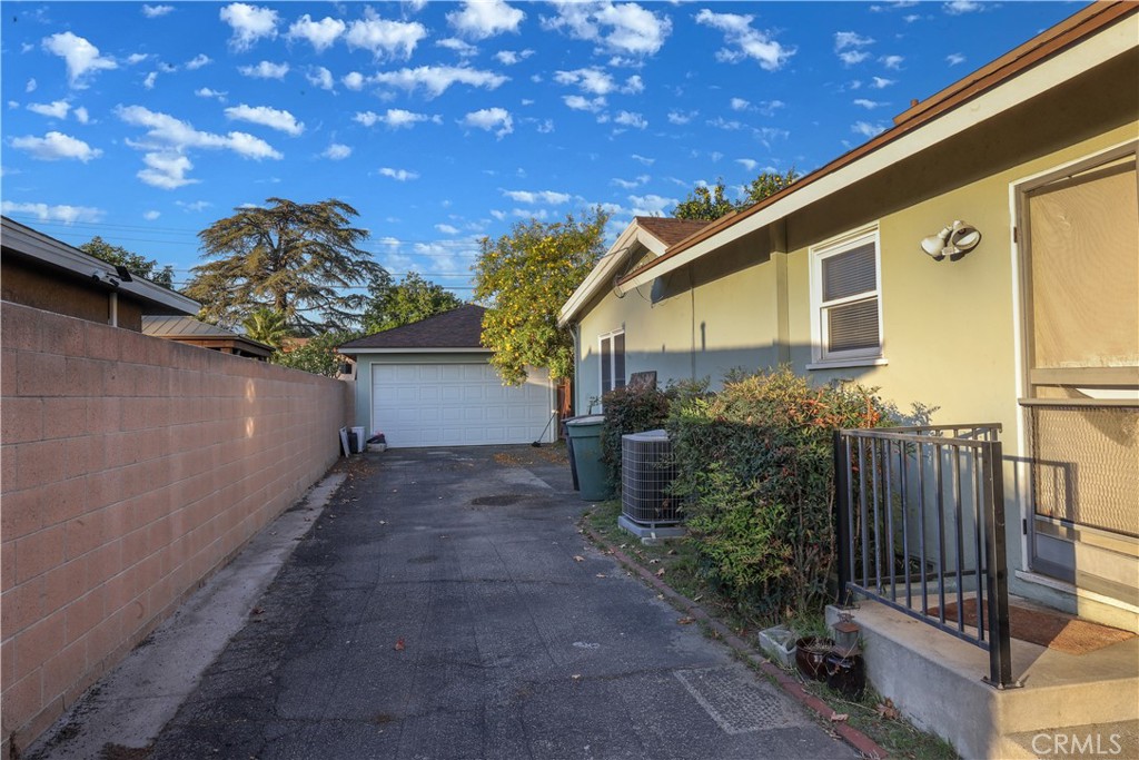 1821 W Alisal Street