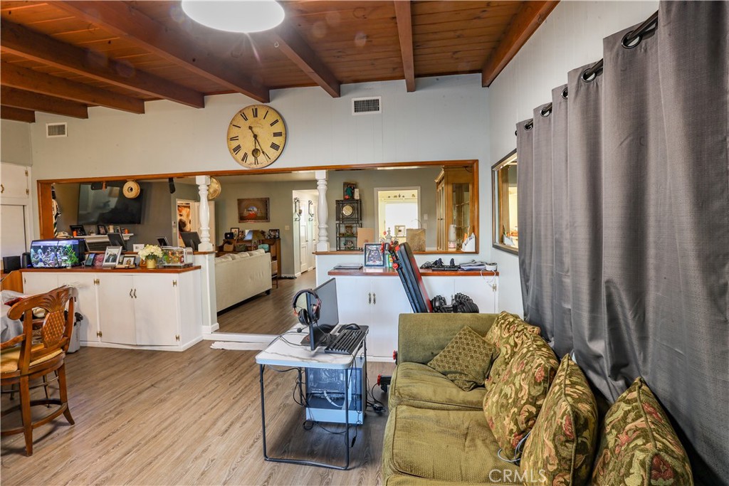 1821 W Alisal Street