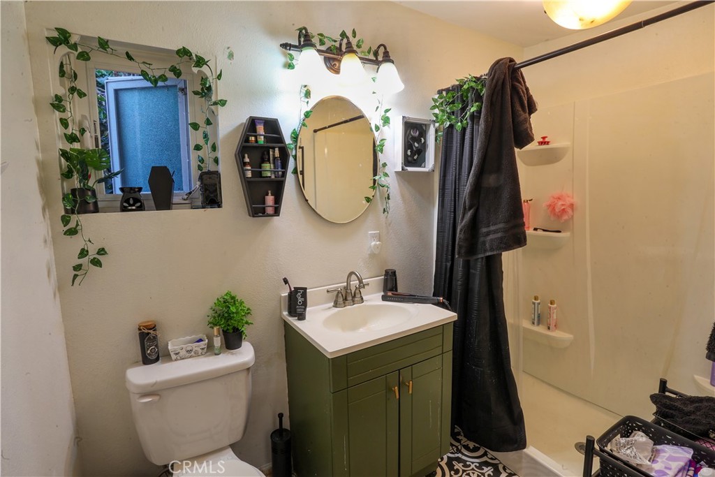 1821 W Alisal Street