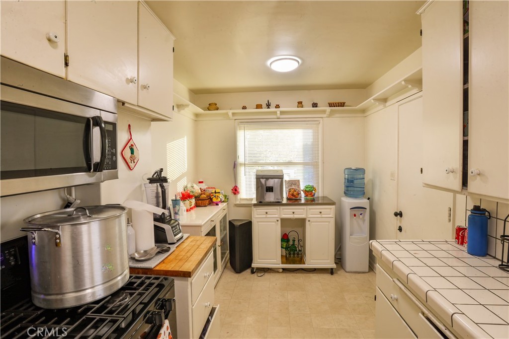 1821 W Alisal Street