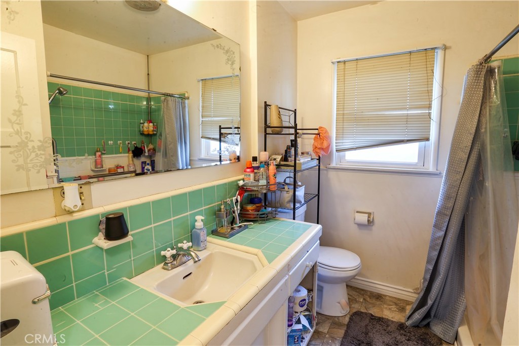 1821 W Alisal Street