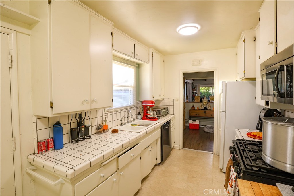 1821 W Alisal Street