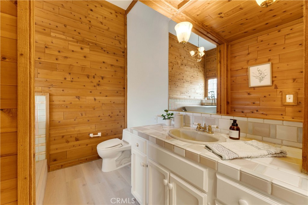 231 E Bennett Avenue