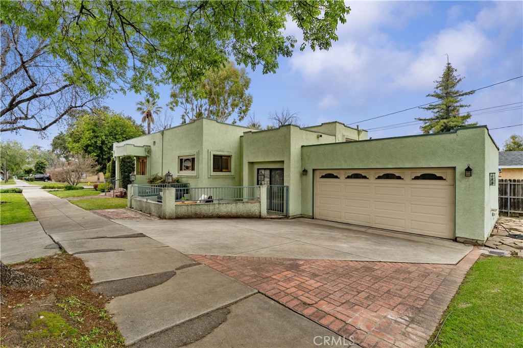 231 E Bennett Avenue