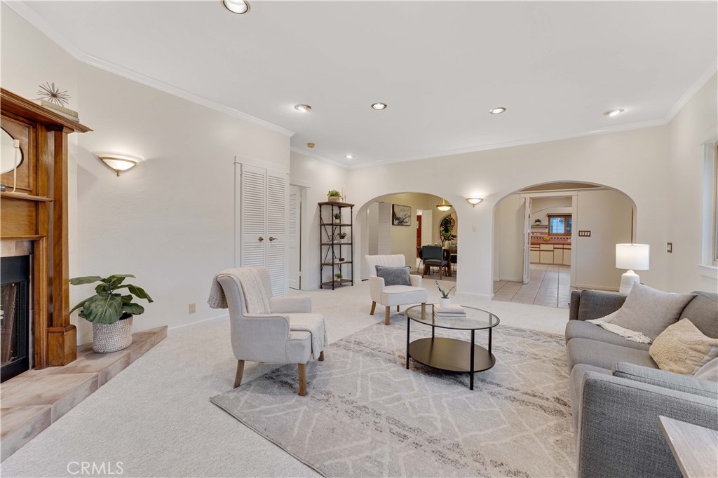 231 E Bennett Avenue