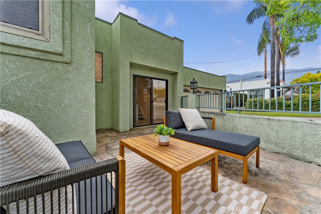 231 E Bennett Avenue