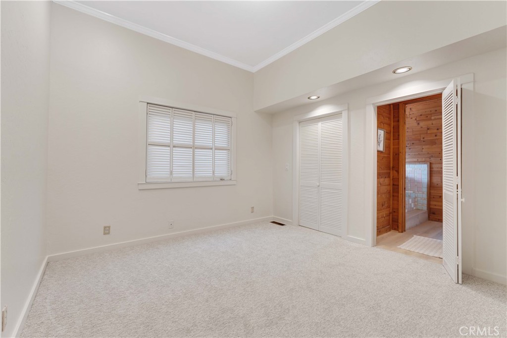 231 E Bennett Avenue