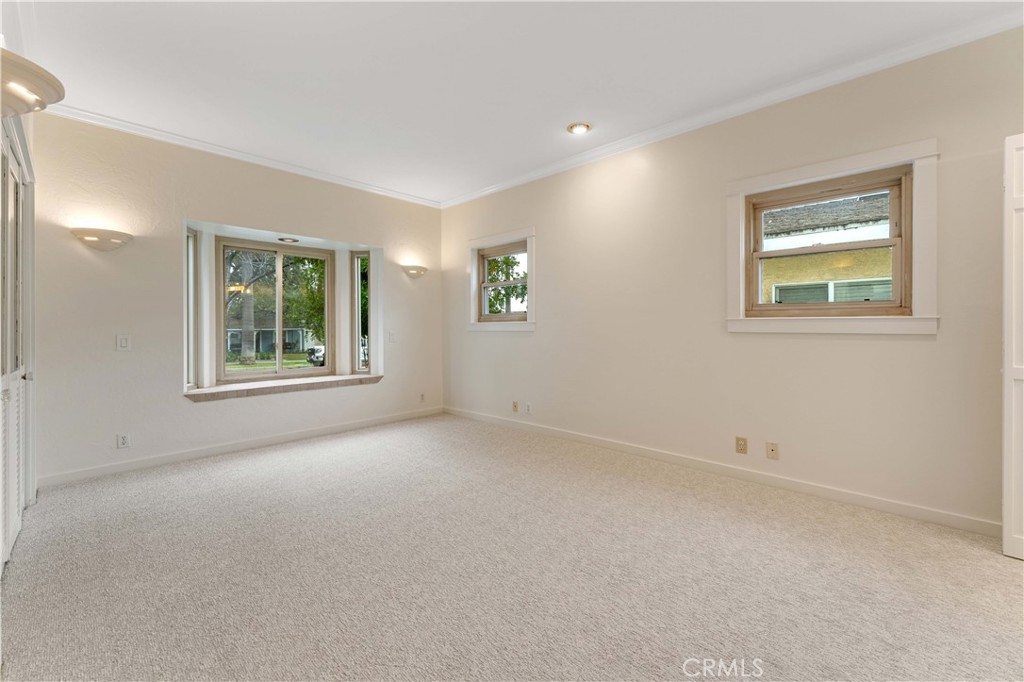 231 E Bennett Avenue