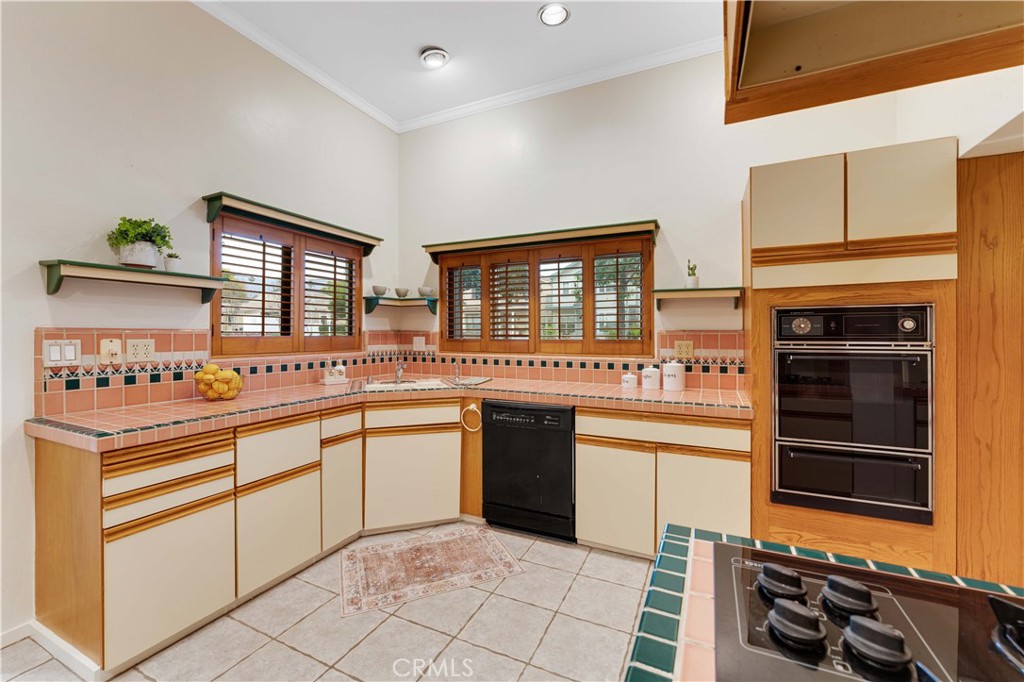 231 E Bennett Avenue