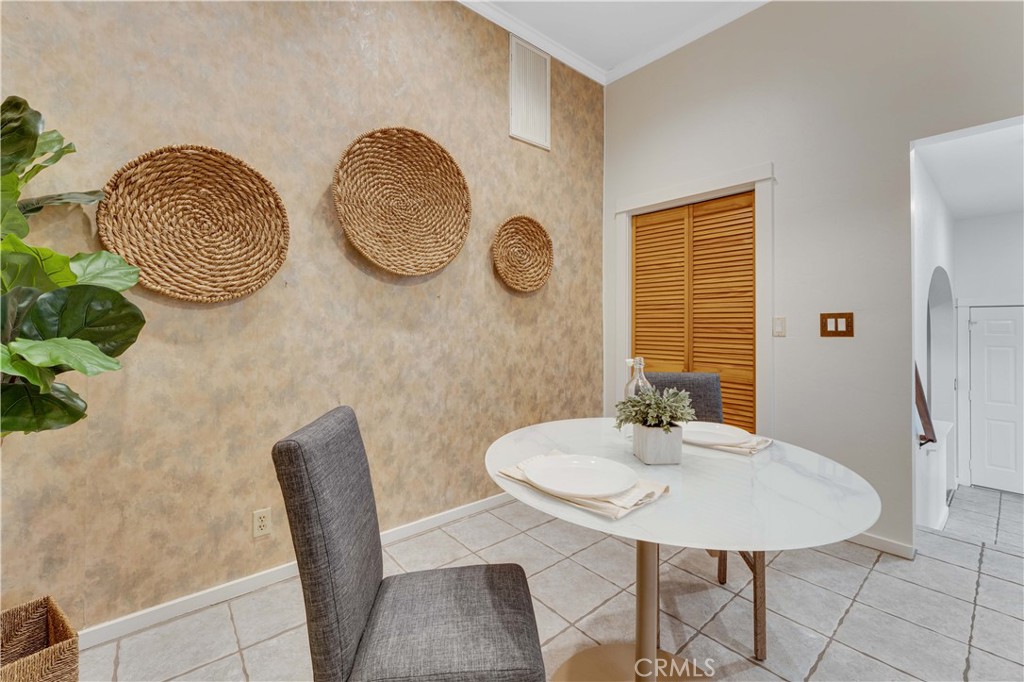 231 E Bennett Avenue