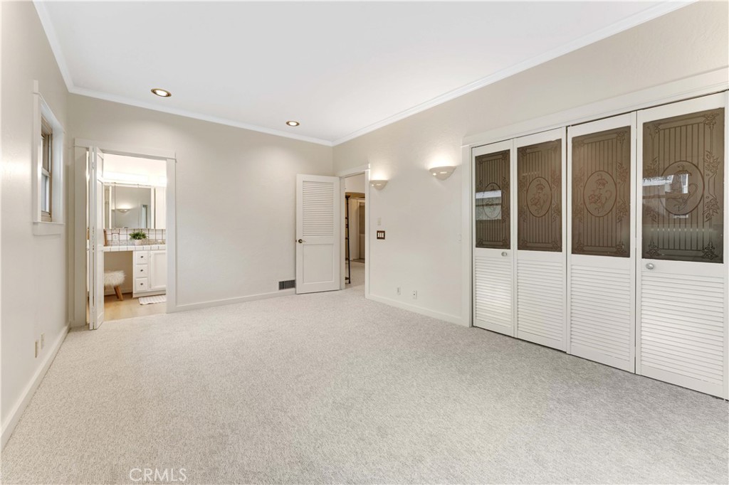 231 E Bennett Avenue