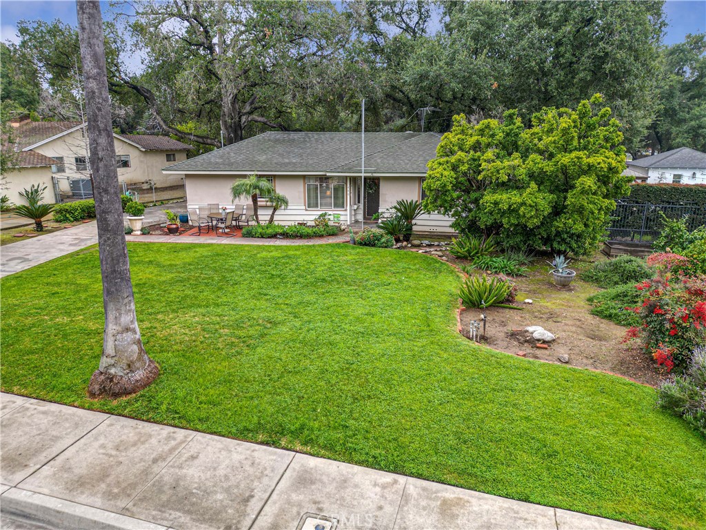 440 E Bennett Avenue