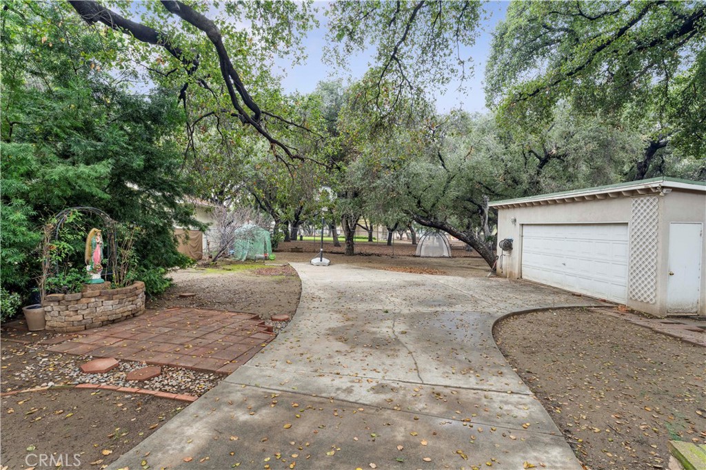 440 E Bennett Avenue