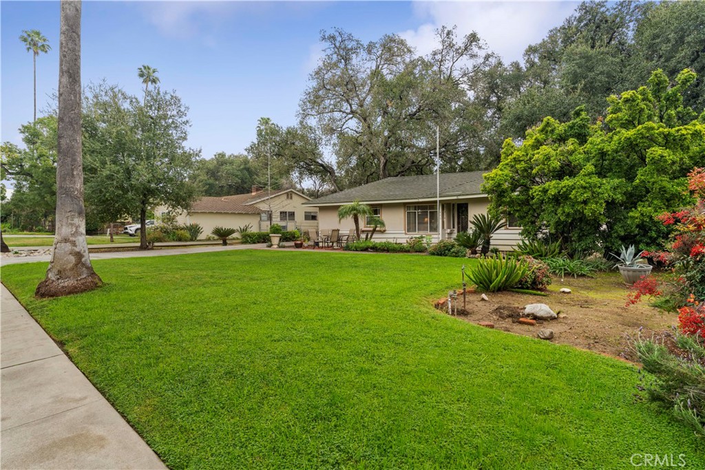 440 E Bennett Avenue