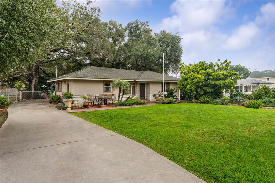 440 E Bennett Avenue