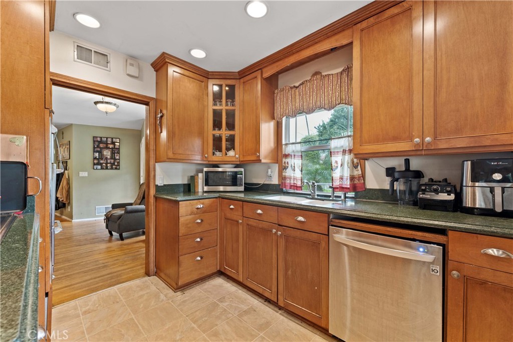 440 E Bennett Avenue