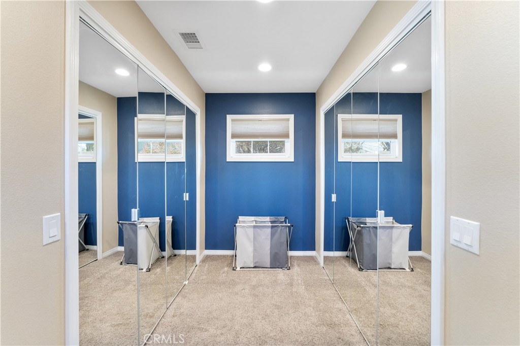 735 E Mountain View Avenue