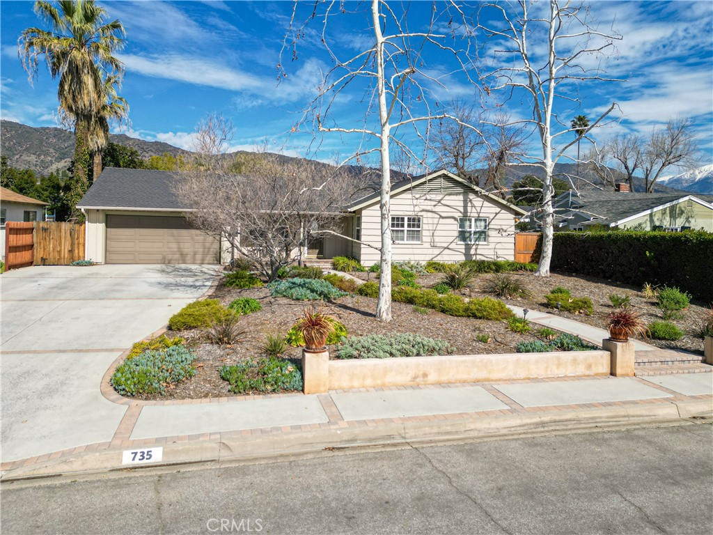 735 E Mountain View Avenue