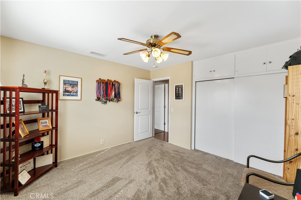 735 E Mountain View Avenue