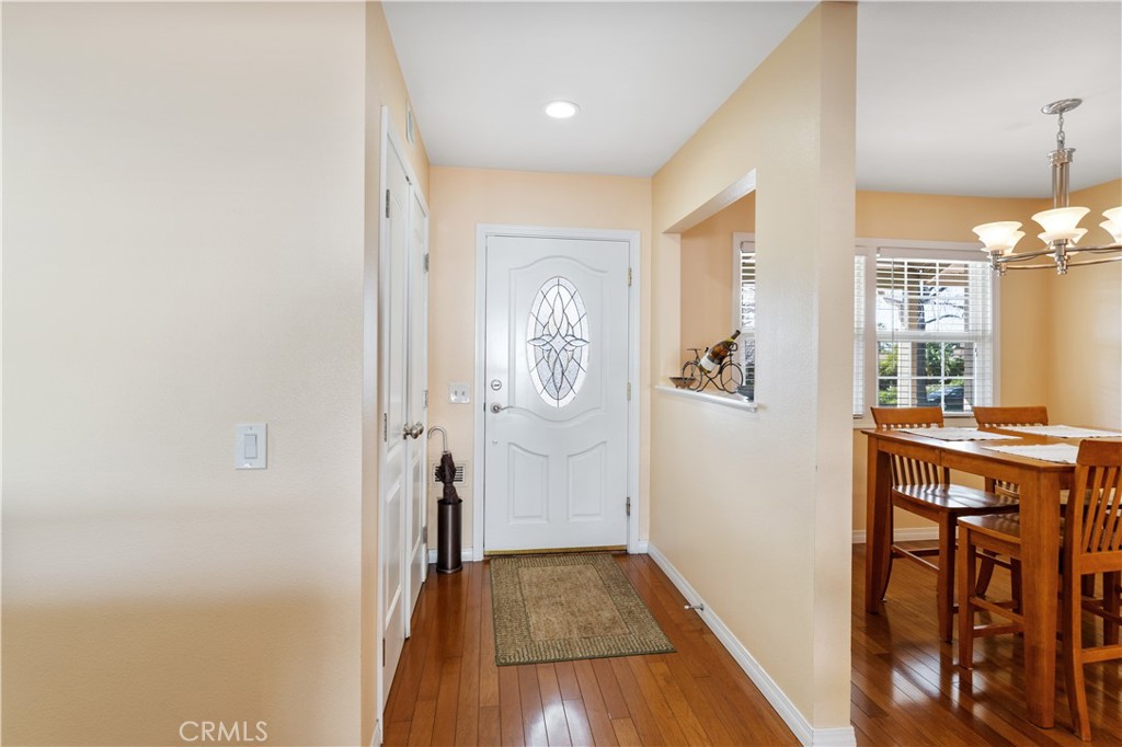 735 E Mountain View Avenue