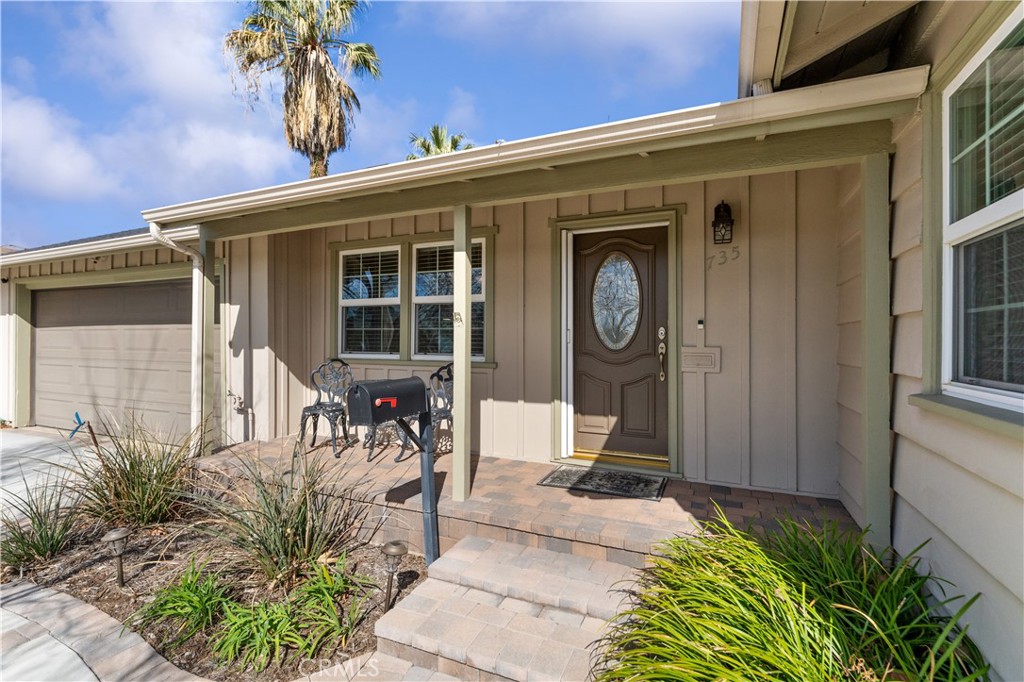 735 E Mountain View Avenue