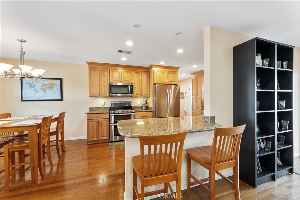 735 E Mountain View Avenue