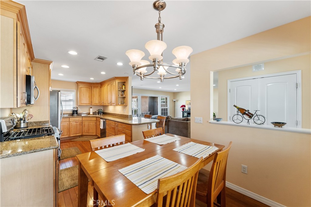 735 E Mountain View Avenue