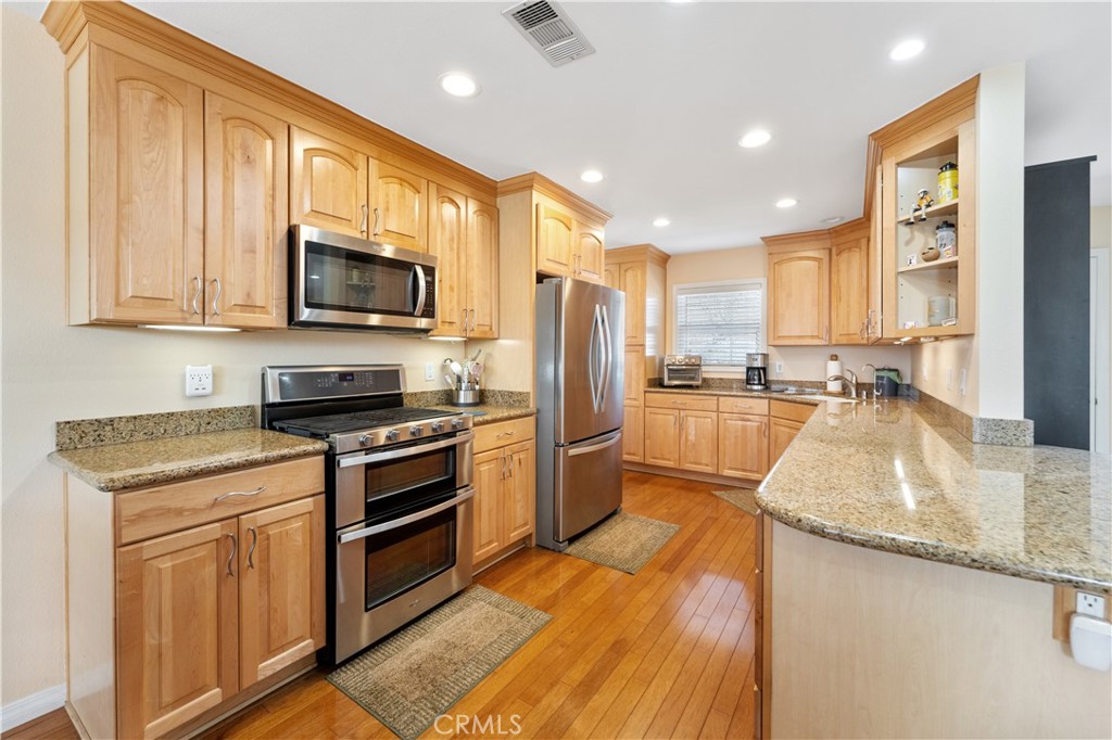 735 E Mountain View Avenue