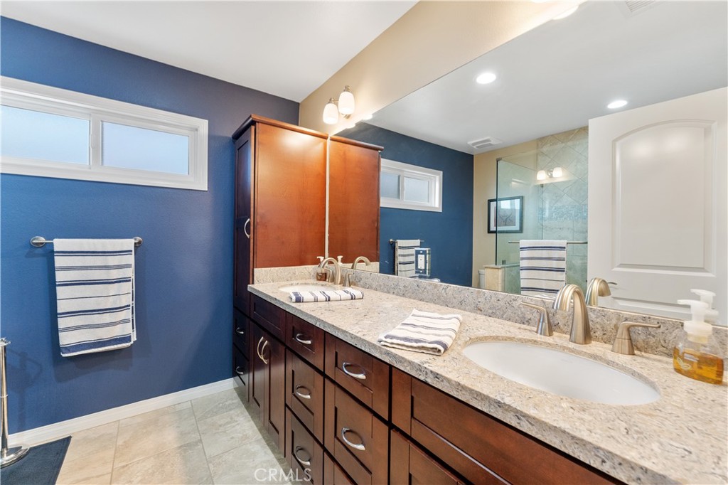 735 E Mountain View Avenue