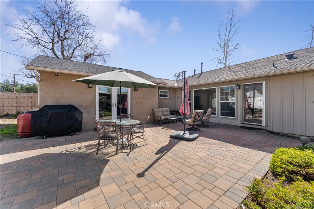 735 E Mountain View Avenue