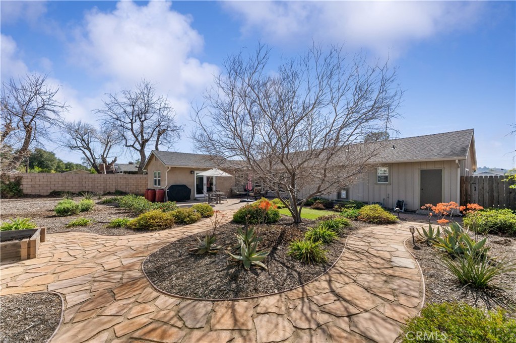 735 E Mountain View Avenue