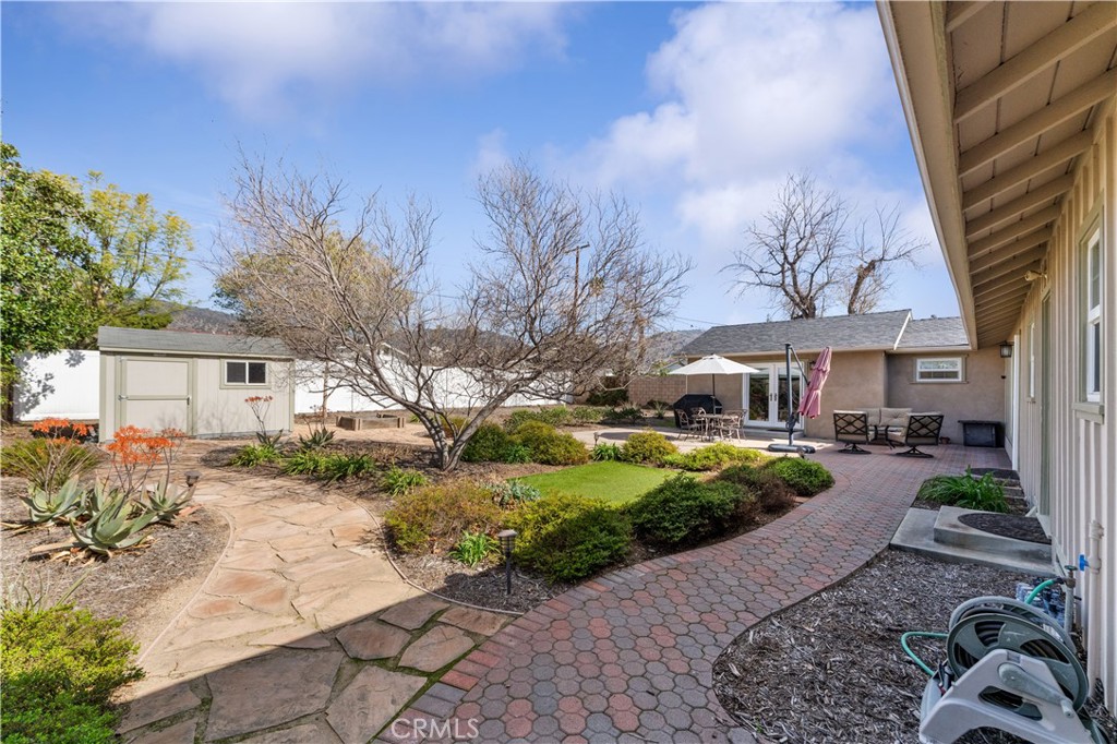 735 E Mountain View Avenue