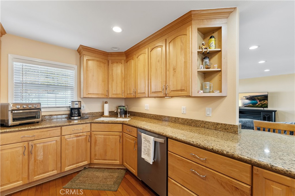 735 E Mountain View Avenue