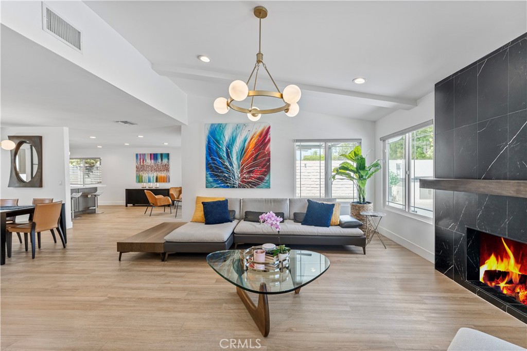 7520 Bobbyboyar Avenue