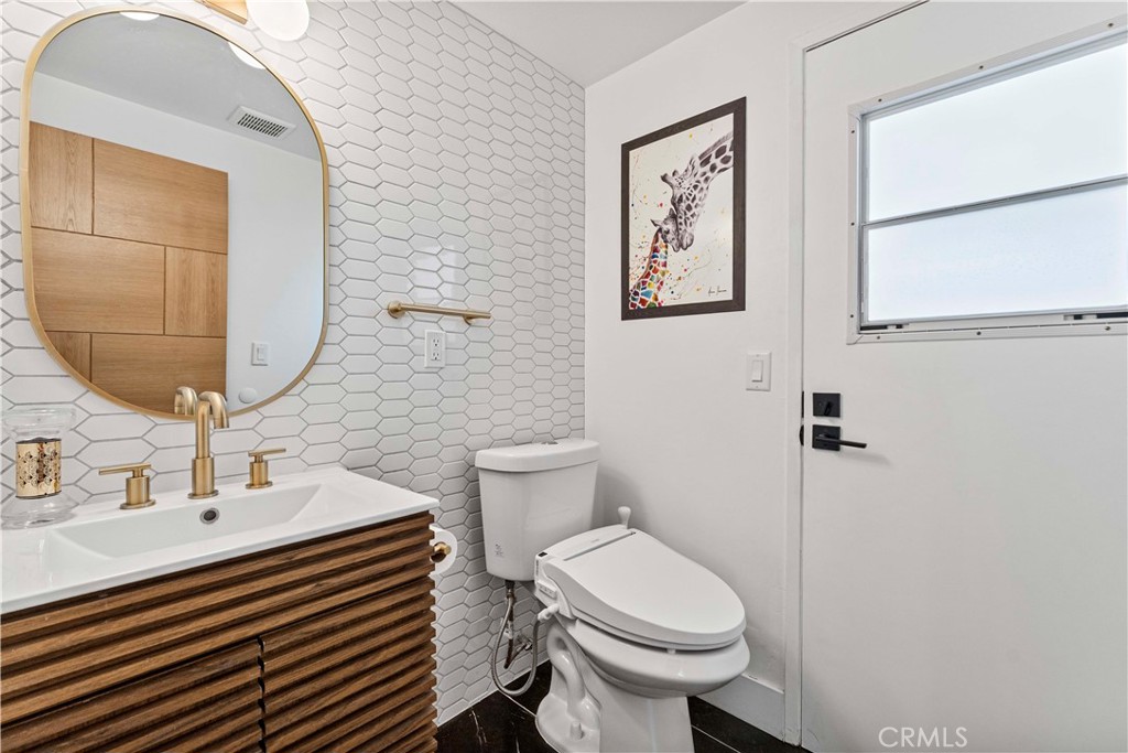 7520 Bobbyboyar Avenue