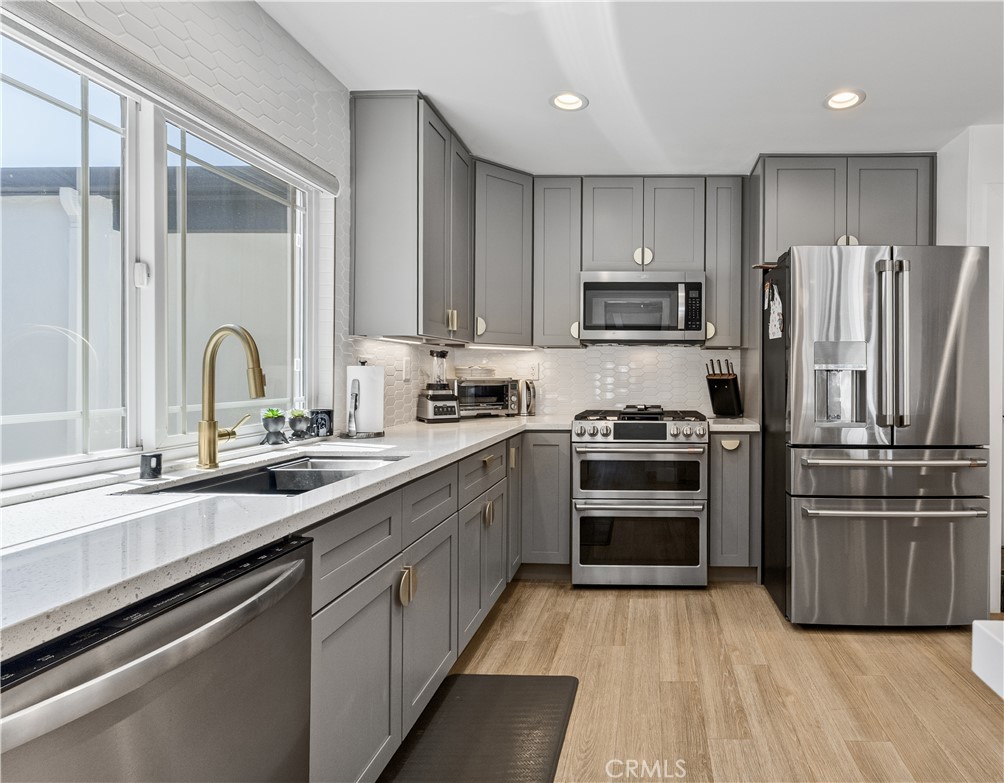 7520 Bobbyboyar Avenue