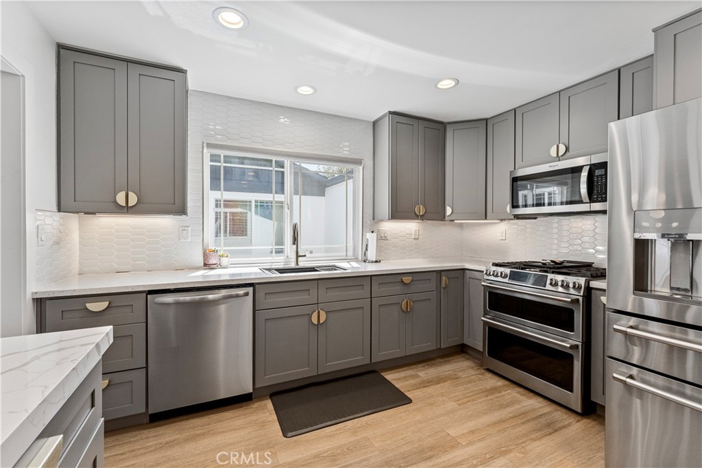 7520 Bobbyboyar Avenue