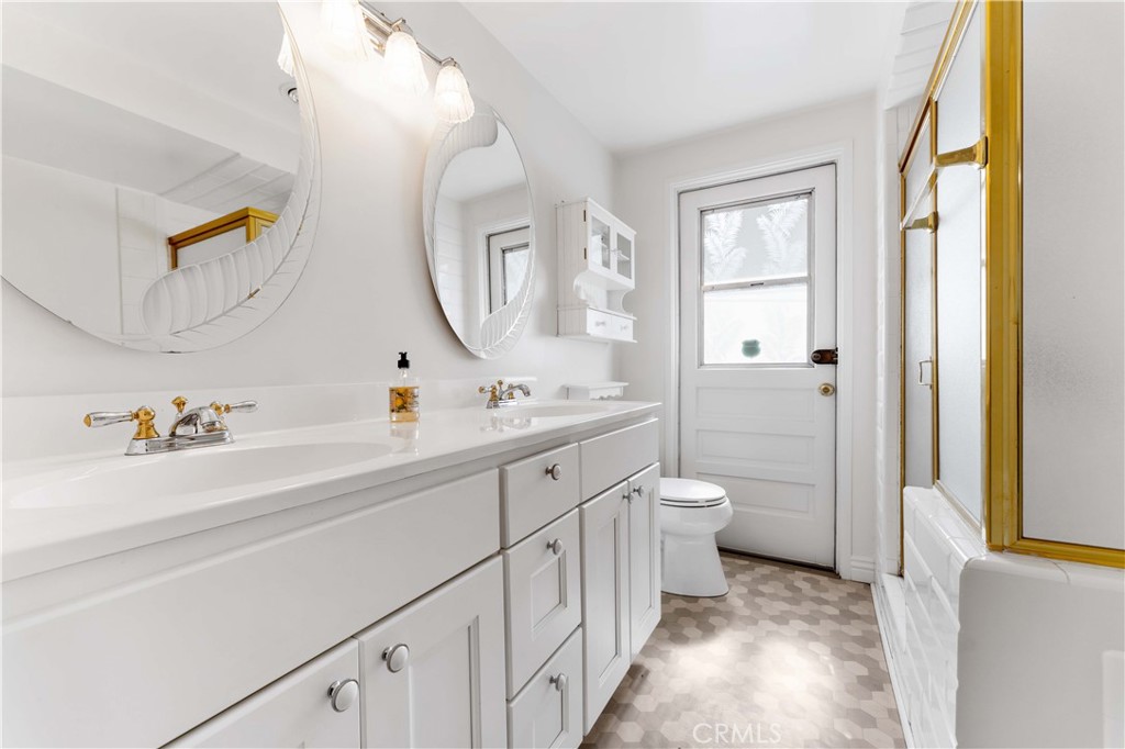 1315 E Wingate Street