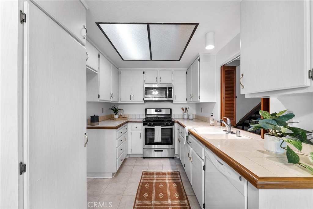 1937 Jacaranda Street