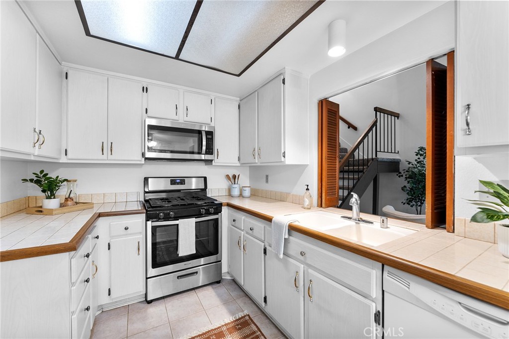 1937 Jacaranda Street