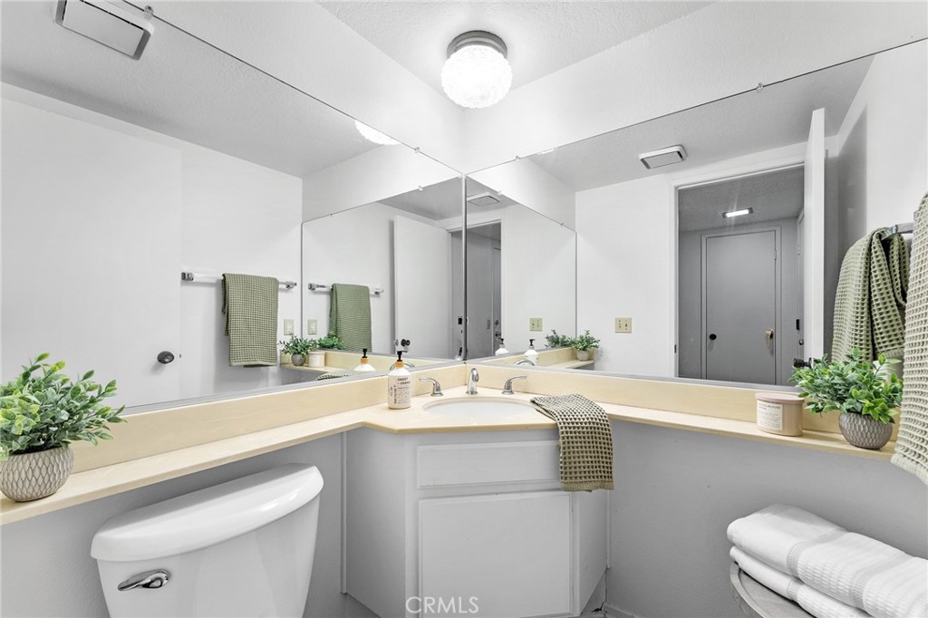 1937 Jacaranda Street