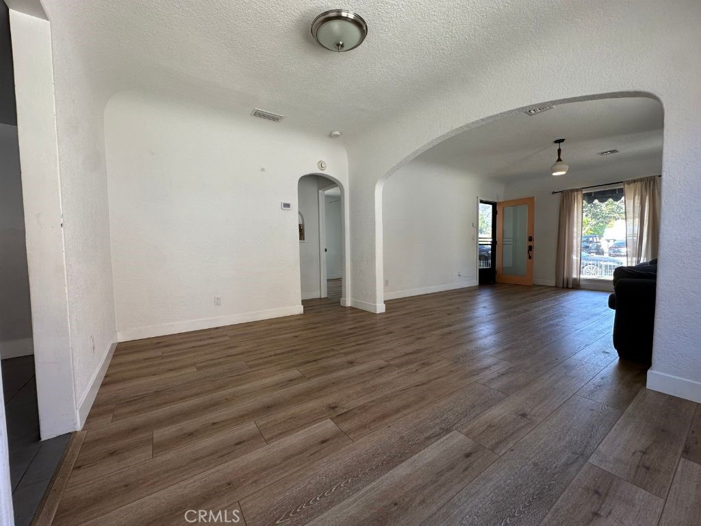 206 W Mountain View Avenue