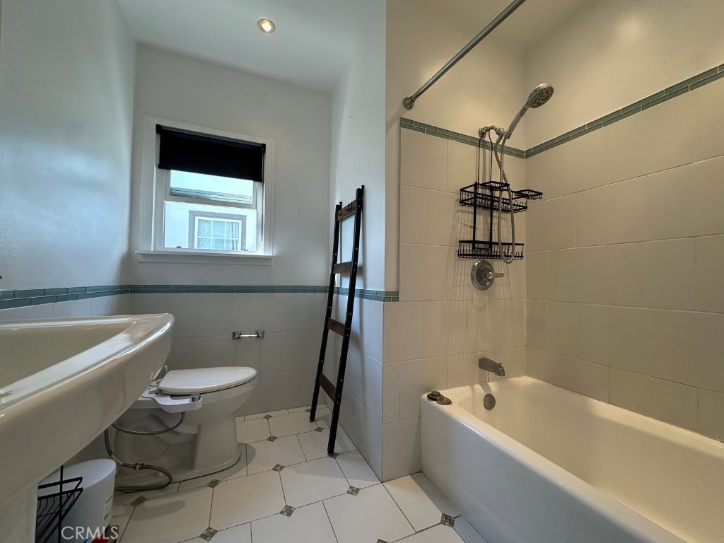 206 W Mountain View Avenue