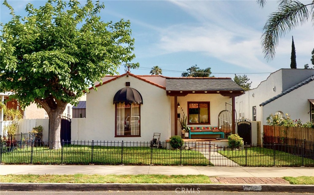 206 W Mountain View Avenue