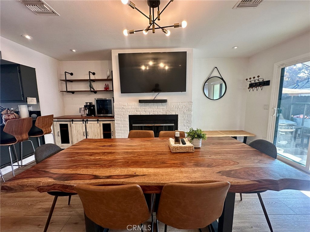 206 W Mountain View Avenue